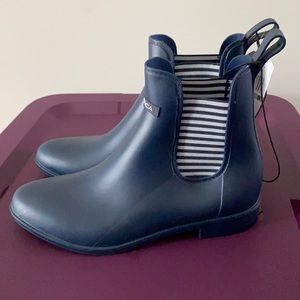 NWT Nautica Ankle Length Chelsea Style Navy Blue Rain Boots